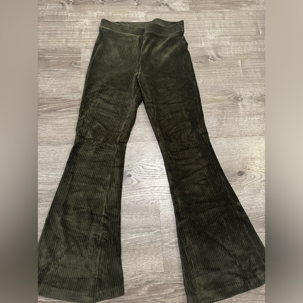 🕷️Aerie High Rise Green Corduroy Flare Pants Size Large Regular